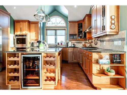 642157 72 Street East, Rural Foothills County, AB - Indoor Photo Showing Kitchen