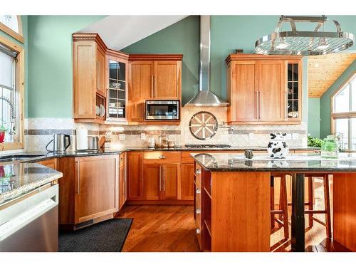 642157 72 Street East, Rural Foothills County, AB - Indoor Photo Showing Kitchen