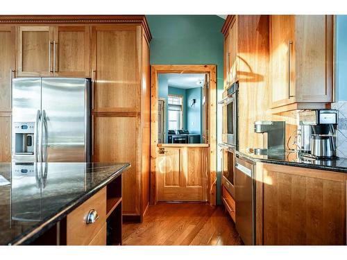 642157 72 Street East, Rural Foothills County, AB - Indoor Photo Showing Kitchen