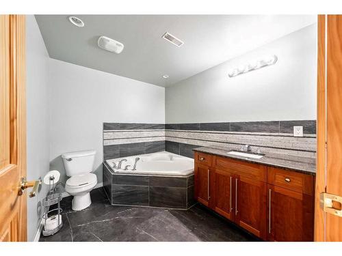 642157 72 Street East, Rural Foothills County, AB - Indoor Photo Showing Bathroom