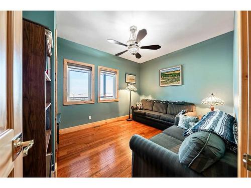 642157 72 Street East, Rural Foothills County, AB - Indoor Photo Showing Living Room