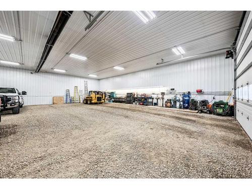 642157 72 Street East, Rural Foothills County, AB - Indoor Photo Showing Garage