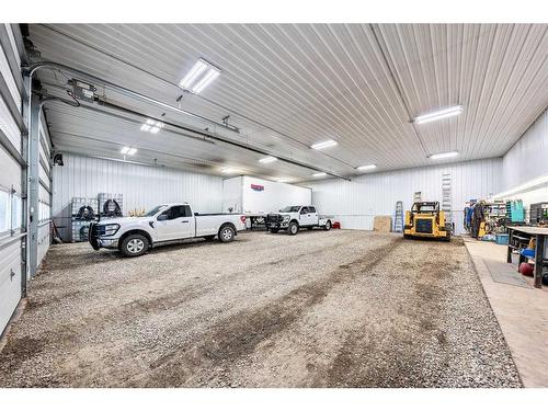 642157 72 Street East, Rural Foothills County, AB - Indoor Photo Showing Garage