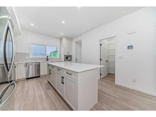 260 Belmont Way Sw, Calgary, AB - Indoor Photo Showing Kitchen