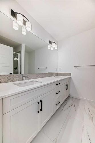 260 Belmont Way Sw, Calgary, AB - Indoor Photo Showing Bathroom