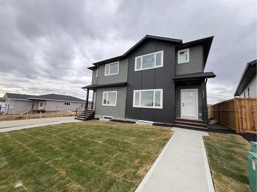 111 Gray Close, Sylvan Lake, AB - Outdoor