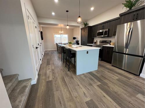 111 Gray Close, Sylvan Lake, AB - Indoor Photo Showing Kitchen With Upgraded Kitchen