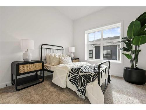 111-595 Mahogany Road Se, Calgary, AB - Indoor Photo Showing Bedroom