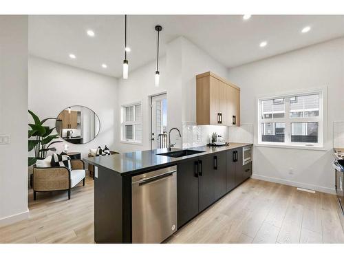 111-595 Mahogany Road Se, Calgary, AB - Indoor Photo Showing Kitchen