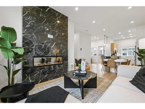 111-595 Mahogany Road Se, Calgary, AB - Indoor Photo Showing Living Room