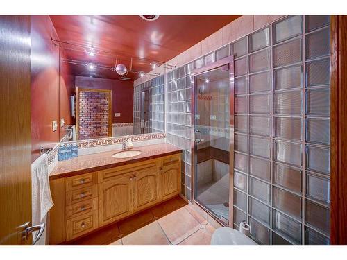 255161 Bearspaw Road, Rural Rocky View County, AB - Indoor Photo Showing Bathroom