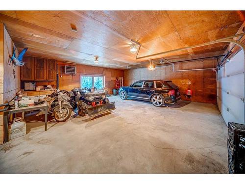 255161 Bearspaw Road, Rural Rocky View County, AB - Indoor Photo Showing Garage