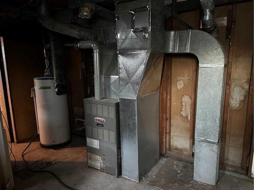 415 2 Street South, Vulcan, AB - Indoor Photo Showing Basement