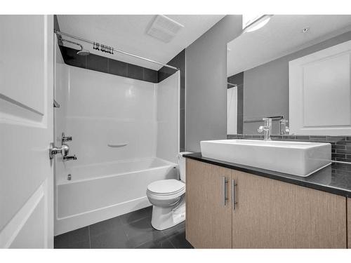 3203-240 Skyview Ranch Road Ne, Calgary, AB - Indoor Photo Showing Bathroom