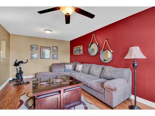 19 Tucker Circle, Okotoks, AB - Indoor Photo Showing Living Room