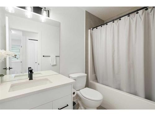 64 Heritage Lane, Cochrane, AB - Indoor Photo Showing Bathroom