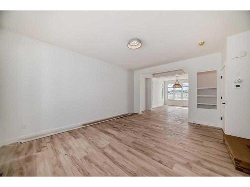 1094 Cobblestone Boulevard, Airdrie, AB - Indoor Photo Showing Other Room