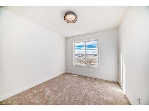 1094 Cobblestone Boulevard, Airdrie, AB - Indoor Photo Showing Other Room