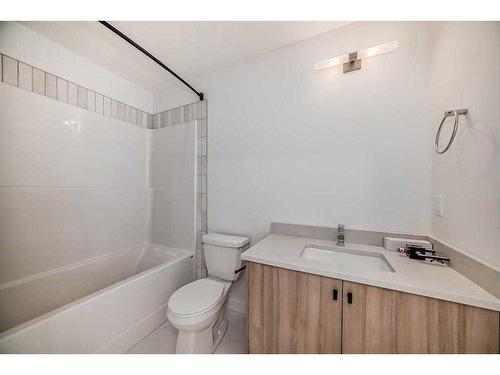 1094 Cobblestone Boulevard, Airdrie, AB - Indoor Photo Showing Bathroom