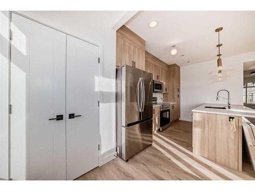 1094 Cobblestone Boulevard, Airdrie, AB - Indoor Photo Showing Kitchen