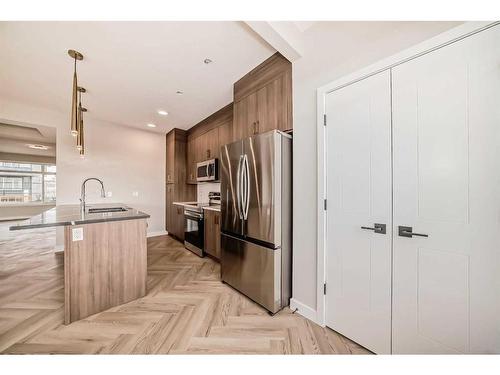 37 Shale Avenue, Cochrane, AB - Indoor Photo Showing Kitchen