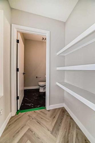 37 Shale Avenue, Cochrane, AB - Indoor Photo Showing Bathroom