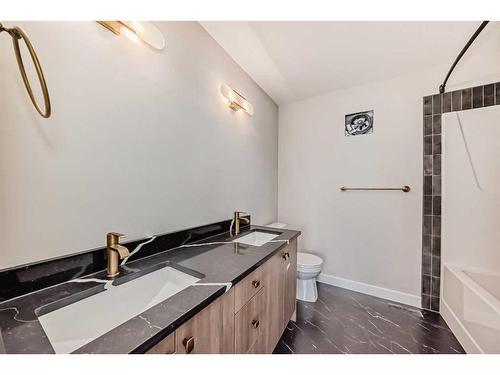 37 Shale Avenue, Cochrane, AB - Indoor Photo Showing Bathroom