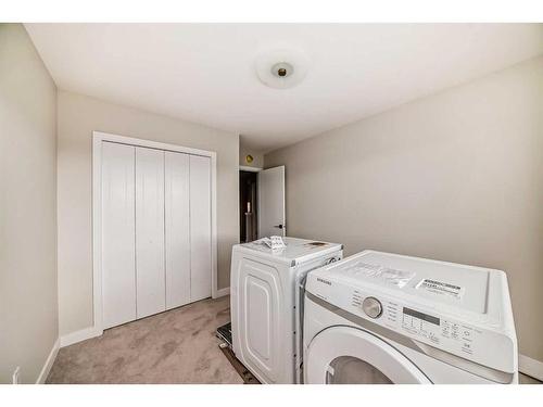 37 Shale Avenue, Cochrane, AB - Indoor Photo Showing Bathroom