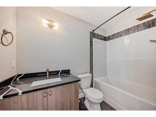 37 Shale Avenue, Cochrane, AB - Indoor Photo Showing Bathroom