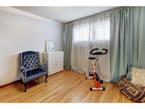 10 Stanley Place Sw, Calgary, AB - Indoor Photo Showing Gym Room