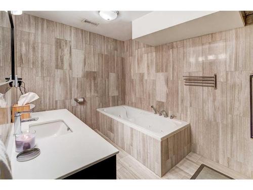 10 Stanley Place Sw, Calgary, AB - Indoor Photo Showing Bathroom