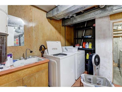 10 Stanley Place Sw, Calgary, AB - Indoor Photo Showing Laundry Room