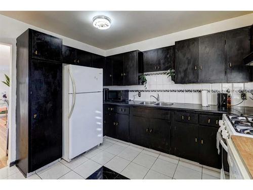 10 Stanley Place Sw, Calgary, AB - Indoor Photo Showing Kitchen With Double Sink