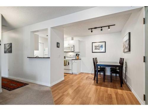 3213-13045 6 Street Sw, Calgary, AB - Indoor Photo Showing Dining Room