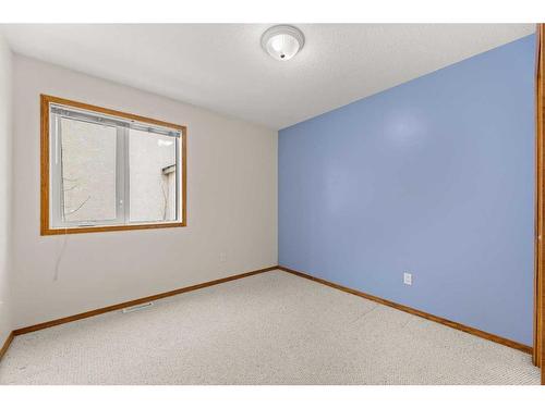 2109 22 Avenue, Didsbury, AB - Indoor Photo Showing Other Room