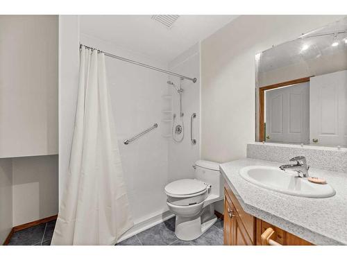 2109 22 Avenue, Didsbury, AB - Indoor Photo Showing Bathroom