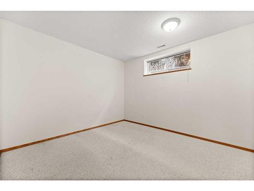 2109 22 Avenue, Didsbury, AB - Indoor Photo Showing Other Room