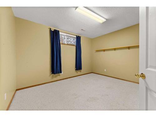 2109 22 Avenue, Didsbury, AB - Indoor Photo Showing Other Room