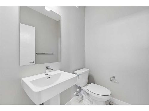 52 Ricardo Ranch Avenue Se, Calgary, AB - Indoor Photo Showing Bathroom