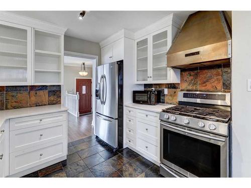 4236 Chippewa Road Nw, Calgary, AB - Indoor Photo Showing Kitchen