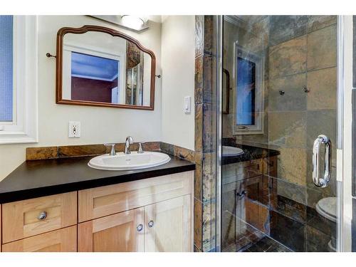 4236 Chippewa Road Nw, Calgary, AB - Indoor Photo Showing Bathroom