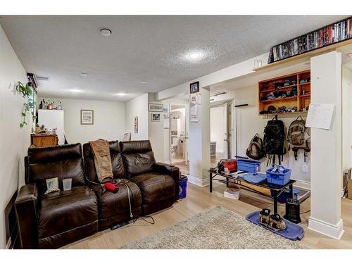 4236 Chippewa Road Nw, Calgary, AB - Indoor