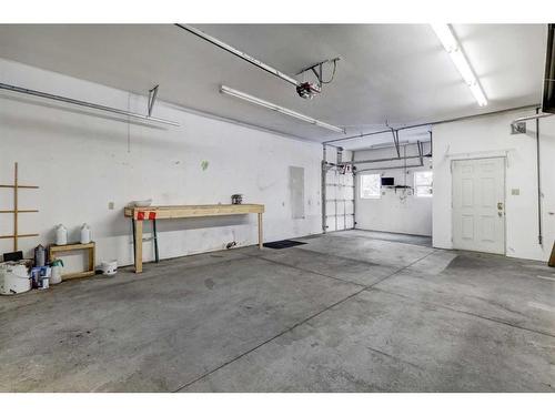 4236 Chippewa Road Nw, Calgary, AB - Indoor Photo Showing Garage