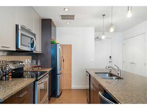 2103-220 12 Avenue Se, Calgary, AB - Indoor Photo Showing Kitchen With Stainless Steel Kitchen With Double Sink With Upgraded Kitchen