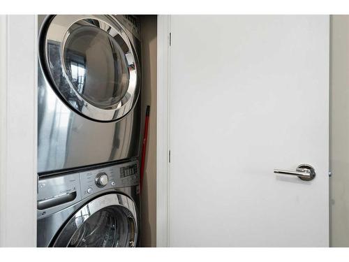 2103-220 12 Avenue Se, Calgary, AB - Indoor Photo Showing Laundry Room