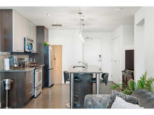 2103-220 12 Avenue Se, Calgary, AB - Indoor Photo Showing Kitchen With Stainless Steel Kitchen With Upgraded Kitchen