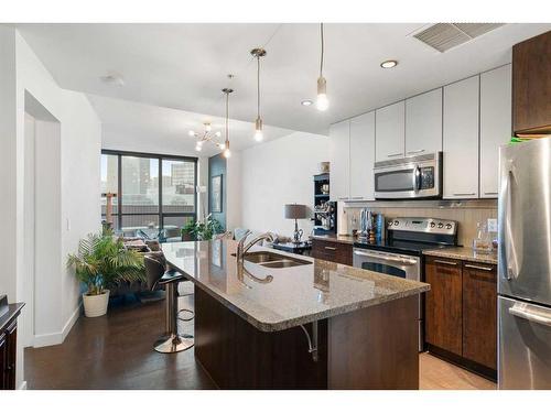 2103-220 12 Avenue Se, Calgary, AB - Indoor Photo Showing Kitchen With Stainless Steel Kitchen With Double Sink With Upgraded Kitchen