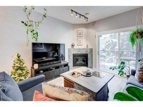 202-126 14 Avenue Sw, Calgary, AB - Indoor Photo Showing Living Room With Fireplace