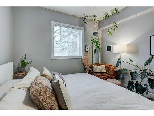 202-126 14 Avenue Sw, Calgary, AB - Indoor Photo Showing Bedroom