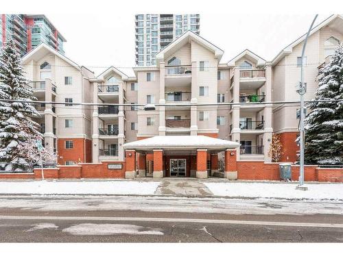 202-126 14 Avenue Sw, Calgary, AB - Outdoor With Balcony With Facade